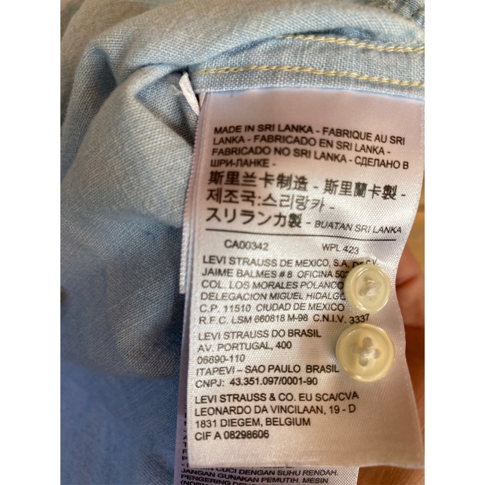 Levi’s Tie-Front Denim Shirt - Picture 5 of 6